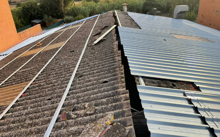 aislarcubiertaconondulinebajotejayretejadoencasadepuebloentalaveradelareina toledo 576w